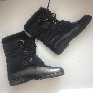 Sorel, women's snow boots with liner/ laces.